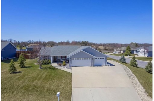 411 Bretts Way, Orfordville, WI 53576-9471