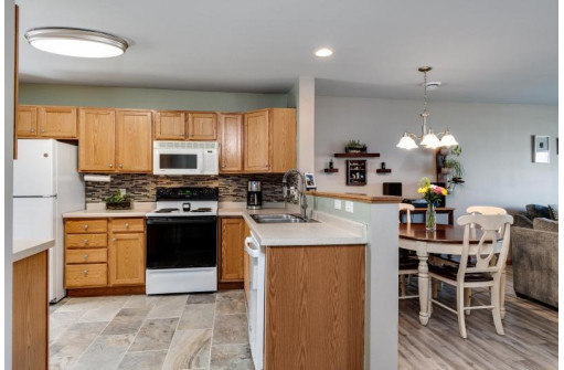 240 S Musket Ridge Drive 3, Sun Prairie, WI 53590