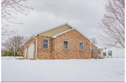 103 Oakview Drive, Rio, WI 53960