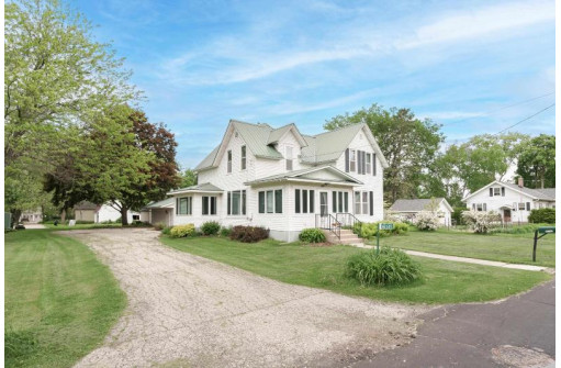 N4345 2nd Street, Cambridge, WI 53523