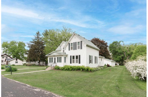 N4345 2nd Street, Cambridge, WI 53523