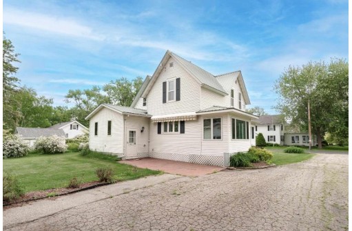 N4345 2nd Street, Cambridge, WI 53523