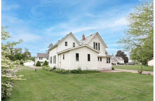 N4345 2nd Street, Cambridge, WI 53523