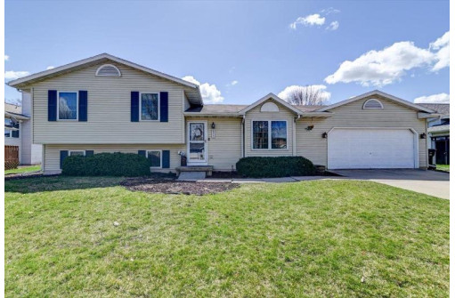 823 W Lexington Parkway, DeForest, WI 53532