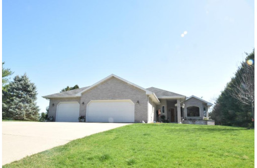 W4695 Woodridge Drive, Monroe, WI 53566