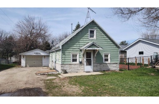 1910 S Osborne Avenue, Janesville, WI 53546