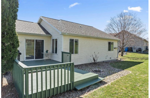 112 Stonefield Circle, Mount Horeb, WI 53572