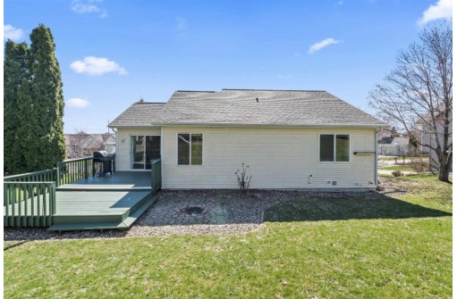 112 Stonefield Circle, Mount Horeb, WI 53572