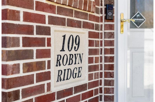 109 Robyn Ridge, Mount Horeb, WI 53572