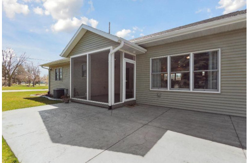 1804 W 5th Avenue, Brodhead, WI 53520