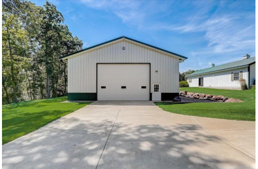 S7711 Freedom Road, North Freedom, WI 53951