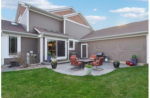 1611 Charleston Circle, Waunakee, WI 53597