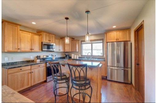 2017 Tumbleweed Drive, Prairie Du Sac, WI 53578