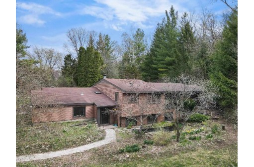 4508 Oak Valley Road, Cross Plains, WI 53528