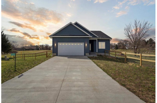 N6745 Clover Lane, Pardeeville, WI 53954