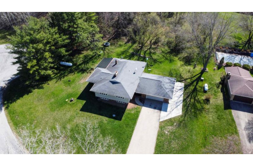 4260 Gotzion Road, Deerfield, WI 53531