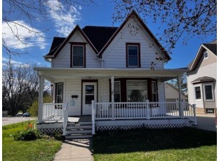 329 N Main Street Juneau, WI 53039