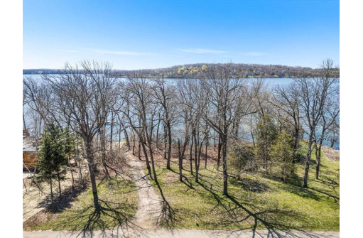 L1 Hillside Road, Green Lake, WI 54941