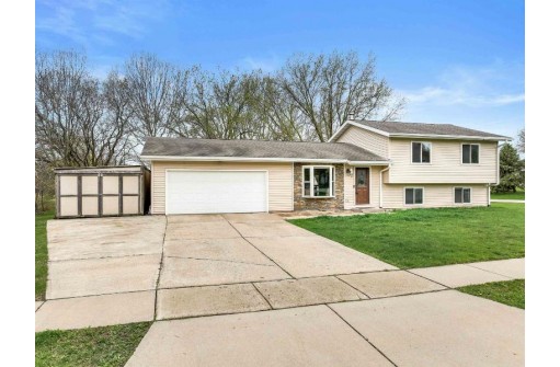 427 Topeka Drive, Lake Mills, WI 53551