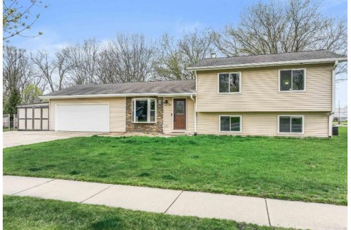 427 Topeka Drive, Lake Mills, WI 53551