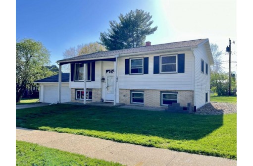 715 Connie Road, Baraboo, WI 53913