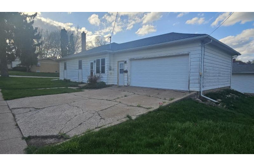 643 W Cherry Street, Lancaster, WI 53813