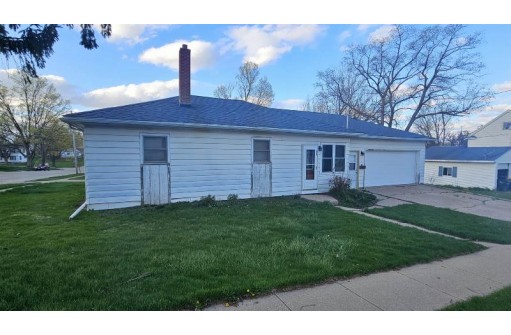 643 W Cherry Street, Lancaster, WI 53813