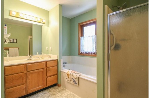 W9570 Henry Street, Cambridge, WI 53523