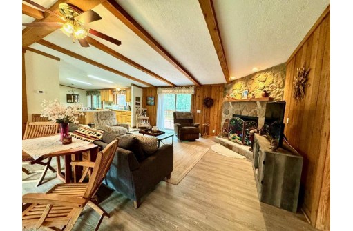 246 Berry Lane, Wisconsin Dells, WI 53965