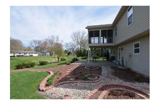 104 Sunset Circle, Columbus, WI 53925