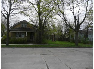 4611 W Stark Street Milwaukee, WI 53218