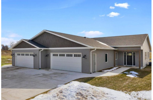 547 Raybern Court, Random Lake, WI 53075