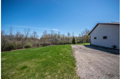 6265 Hilldale Drive, Hartford, WI 53027-9535