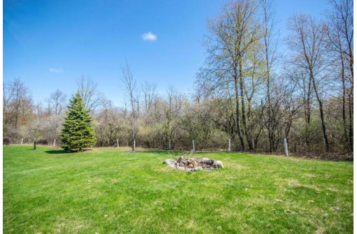 6265 Hilldale Drive, Hartford, WI 53027-9535