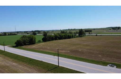 950 East Avenue, Lomira, WI 53048-0000