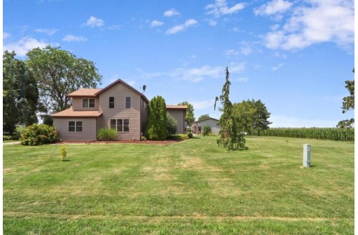 N855 Six Corners Road, Walworth, WI 53184-5807