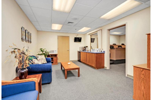 720 Thomas Lane SUITE 2, Brookfield, WI 53005-5748