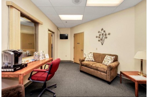 720 Thomas Lane SUITE 2, Brookfield, WI 53005-5748