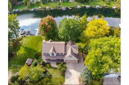 5525 Bauers Drive, West Bend, WI 53095-8782