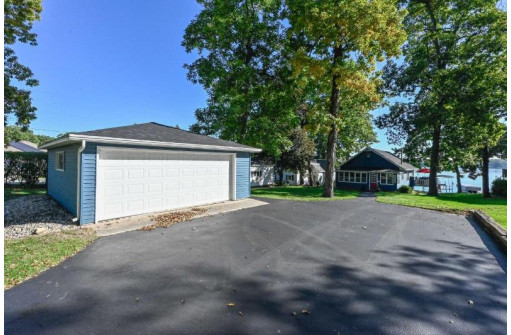 2204 Fleming Drive, Delavan, WI 53115