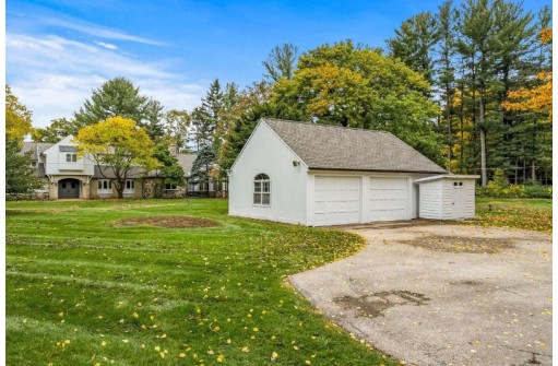 4886 North Hewitts Point Road, Oconomowoc, WI 53066