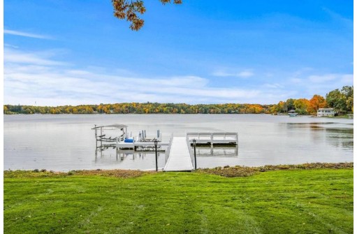 4886 North Hewitts Point Road, Oconomowoc, WI 53066