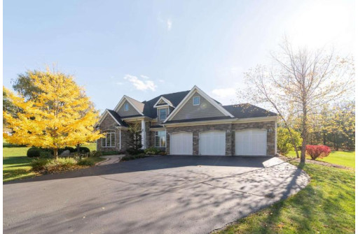 N1517 Meadow Ridge Circle, Lake Geneva, WI 53147