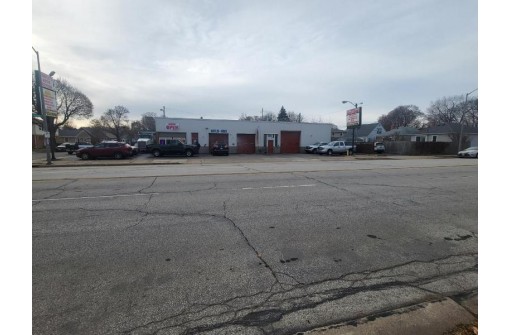 8205 West Lincoln Avenue, West Allis, WI 53219-1762