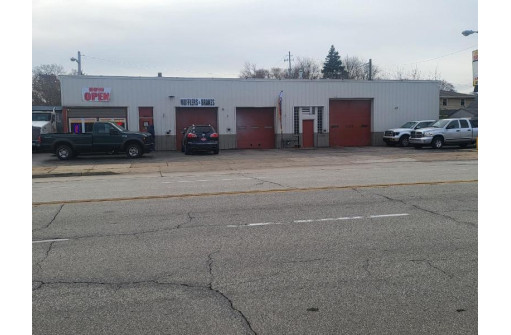 8205 West Lincoln Avenue, West Allis, WI 53219-1762