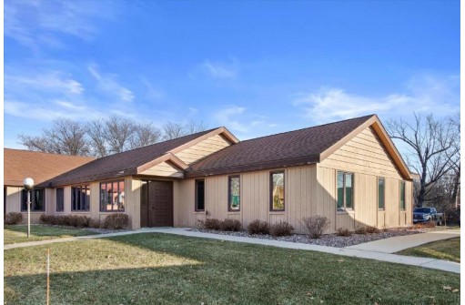 5 Ridgway Court D, Elkhorn, WI 53121