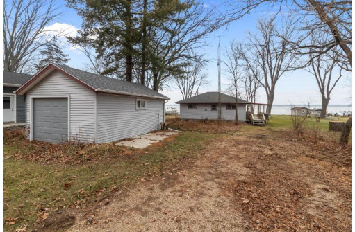 W6612 Puckaway Road, Markesan, WI 53946-7917