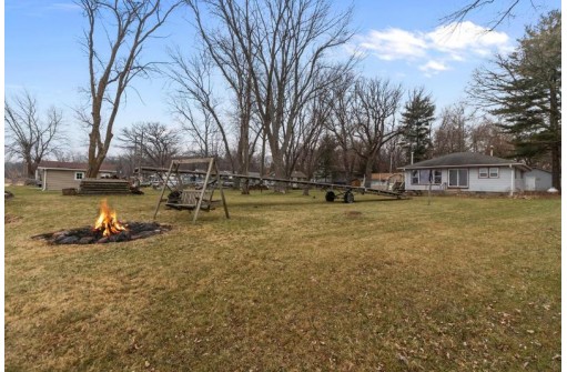 W6612 Puckaway Road, Markesan, WI 53946-7917