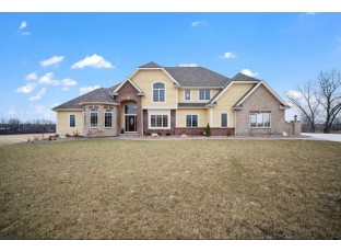 1853 Hunters Trail West Bend, WI 53090-8906