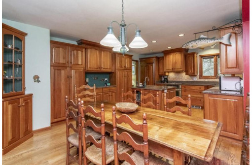 W20 Oakwood Drive, Delafield, WI 53018